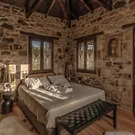 La De Madeleine - Stone With Outdoor Hot Tub In Arcadia, Peloponnese