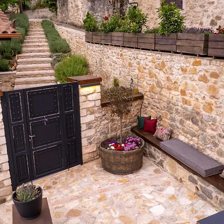 La De Madeleine - Stone With Outdoor Hot Tub In Arcadia, Peloponnese ヴィラ Áyios Ioánnis