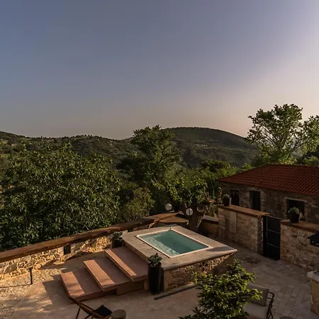 La De Madeleine - Stone With Outdoor Hot Tub In Arcadia, Peloponnese ヴィラ *