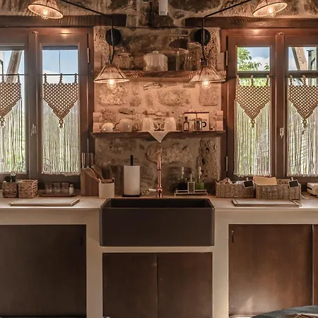 Villa La De Madeleine - Stone With Outdoor Hot Tub In Arcadia, Peloponnese *