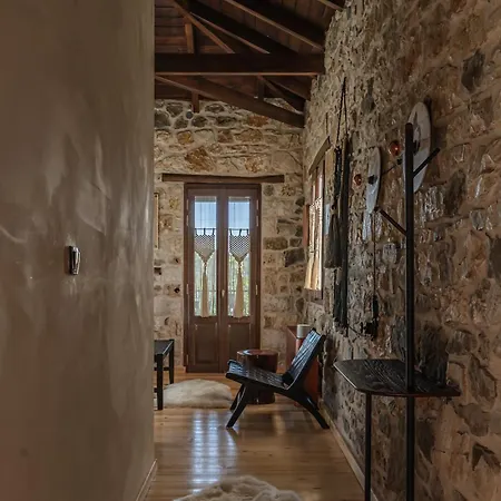 ヴィラ La De Madeleine - Stone With Outdoor Hot Tub In Arcadia, Peloponnese *