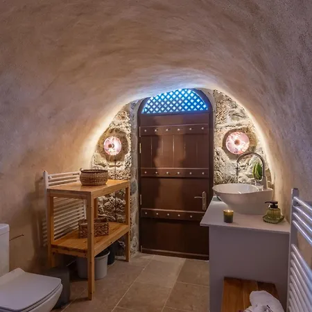 ヴィラ La De Madeleine - Stone With Outdoor Hot Tub In Arcadia, Peloponnese