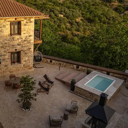 Villa La De Madeleine - Stone With Outdoor Hot Tub In Arcadia, Peloponnese