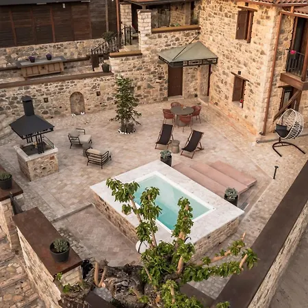 La De Madeleine - Stone With Outdoor Hot Tub In Arcadia, Peloponnese Villa