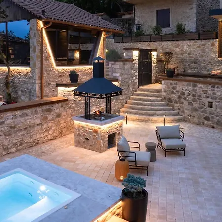 La De Madeleine - Stone With Outdoor Hot Tub In Arcadia, Peloponnese Villa