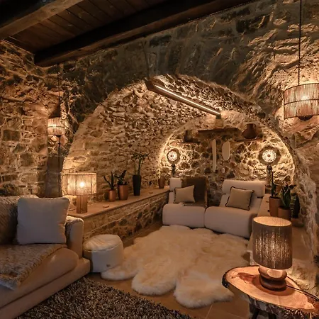 Villa La De Madeleine - Stone With Outdoor Hot Tub In Arcadia, Peloponnese *