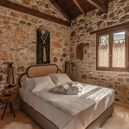 Villa La De Madeleine - Stone With Outdoor Hot Tub In Arcadia, Peloponnese Agios Ioannis (Arcadia)