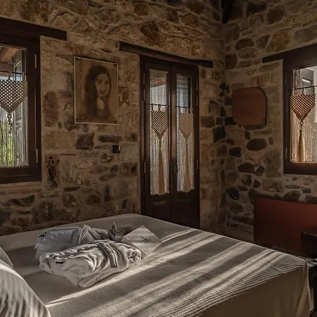 La De Madeleine - Stone With Outdoor Hot Tub In Arcadia, Peloponnese Villa Agios Ioannis (Arcadia)
