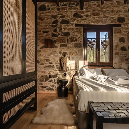 Villa La De Madeleine - Stone With Outdoor Hot Tub In Arcadia, Peloponnese