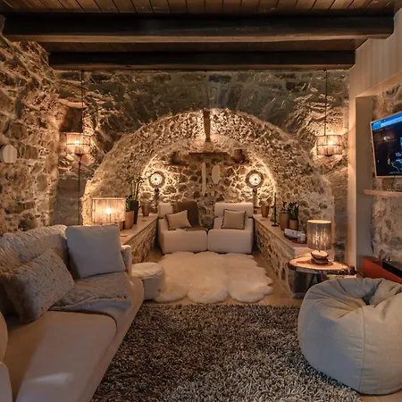 Villa La De Madeleine - Stone With Outdoor Hot Tub In Arcadia, Peloponnese *