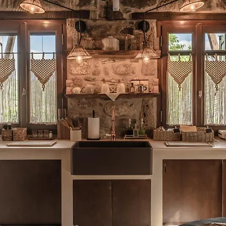 La De Madeleine - Stone With Outdoor Hot Tub In Arcadia, Peloponnese Villa