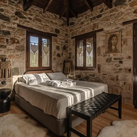 La De Madeleine - Stone With Outdoor Hot Tub In Arcadia, Peloponnese Agios Ioannis (Arcadia)