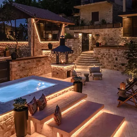 La De Madeleine - Stone With Outdoor Hot Tub In Arcadia, Peloponnese * Agios Ioannis (Arcadia)