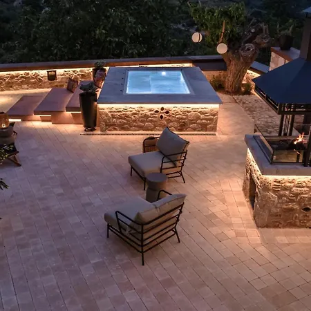 La De Madeleine - Stone With Outdoor Hot Tub In Arcadia, Peloponnese Villa