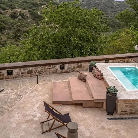 La De Madeleine - Stone With Outdoor Hot Tub In Arcadia, Peloponnese Villa