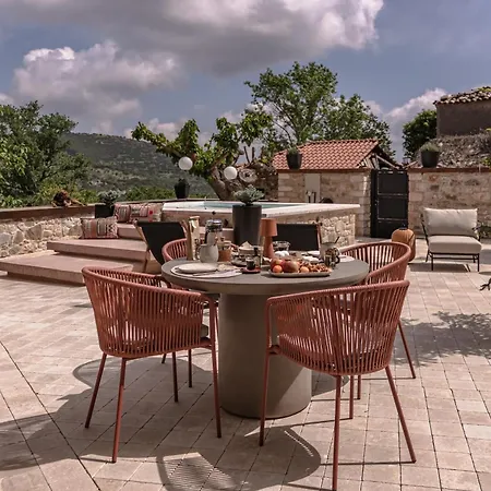 Villa La De Madeleine - Stone With Outdoor Hot Tub In Arcadia, Peloponnese *