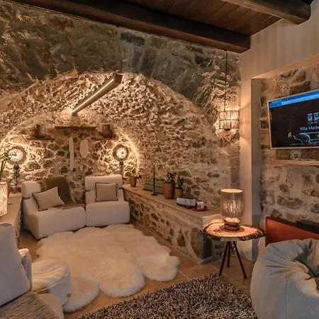 La De Madeleine - Stone With Outdoor Hot Tub In Arcadia, Peloponnese *