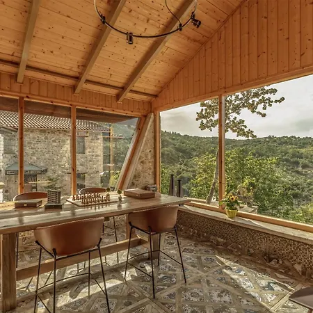Villa La De Madeleine - Stone With Outdoor Hot Tub In Arcadia, Peloponnese