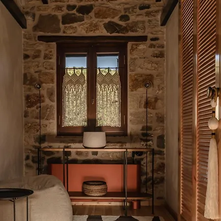 Villa La De Madeleine - Stone With Outdoor Hot Tub In Arcadia, Peloponnese