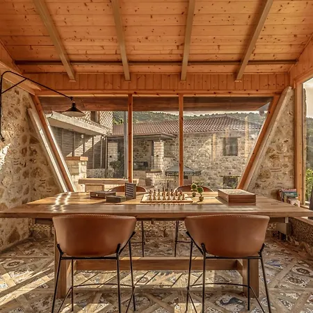 La De Madeleine - Stone With Outdoor Hot Tub In Arcadia, Peloponnese Villa *