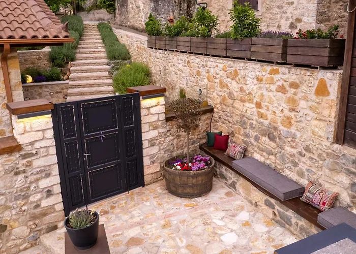 La De Madeleine - Stone With Outdoor Hot Tub In Arcadia, Peloponnese Villa Agios Ioannis (Arcadia)