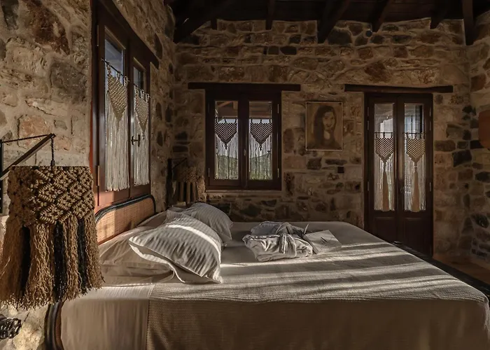 Villa La De Madeleine - Stone With Outdoor Hot Tub In Arcadia, Peloponnese *