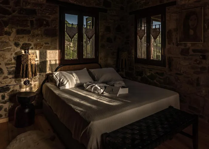 La De Madeleine - Stone With Outdoor Hot Tub In Arcadia, Peloponnese Agios Ioannis (Arcadia)
