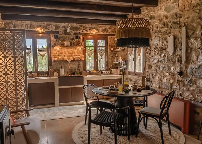 La De Madeleine - Stone With Outdoor Hot Tub In Arcadia, Peloponnese Agios Ioannis (Arcadia)