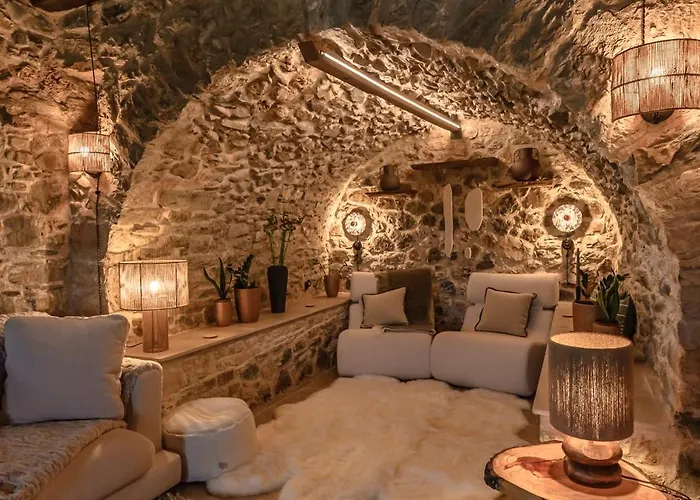 Villa La De Madeleine - Stone With Outdoor Hot Tub In Arcadia, Peloponnese *