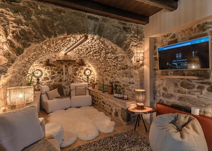 La De Madeleine - Stone With Outdoor Hot Tub In Arcadia, Peloponnese * Agios Ioannis (Arcadia)